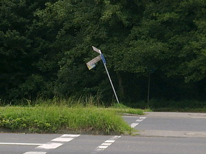 Vandalismus Straßenschild